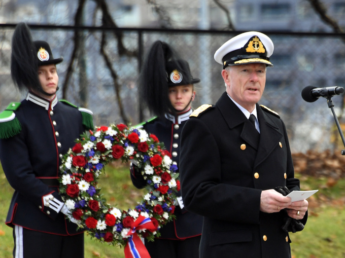 Forsvarssjef admiral Haakon Bruun-Hansen heldt minnetalen. Foto: Sven Gj. Gjeruldsen, Det kongelege hoffet